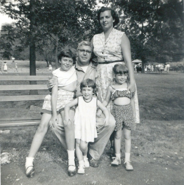 Dorothy Katz with her husband and three daughters, Laura, Denise and Anne, 1953